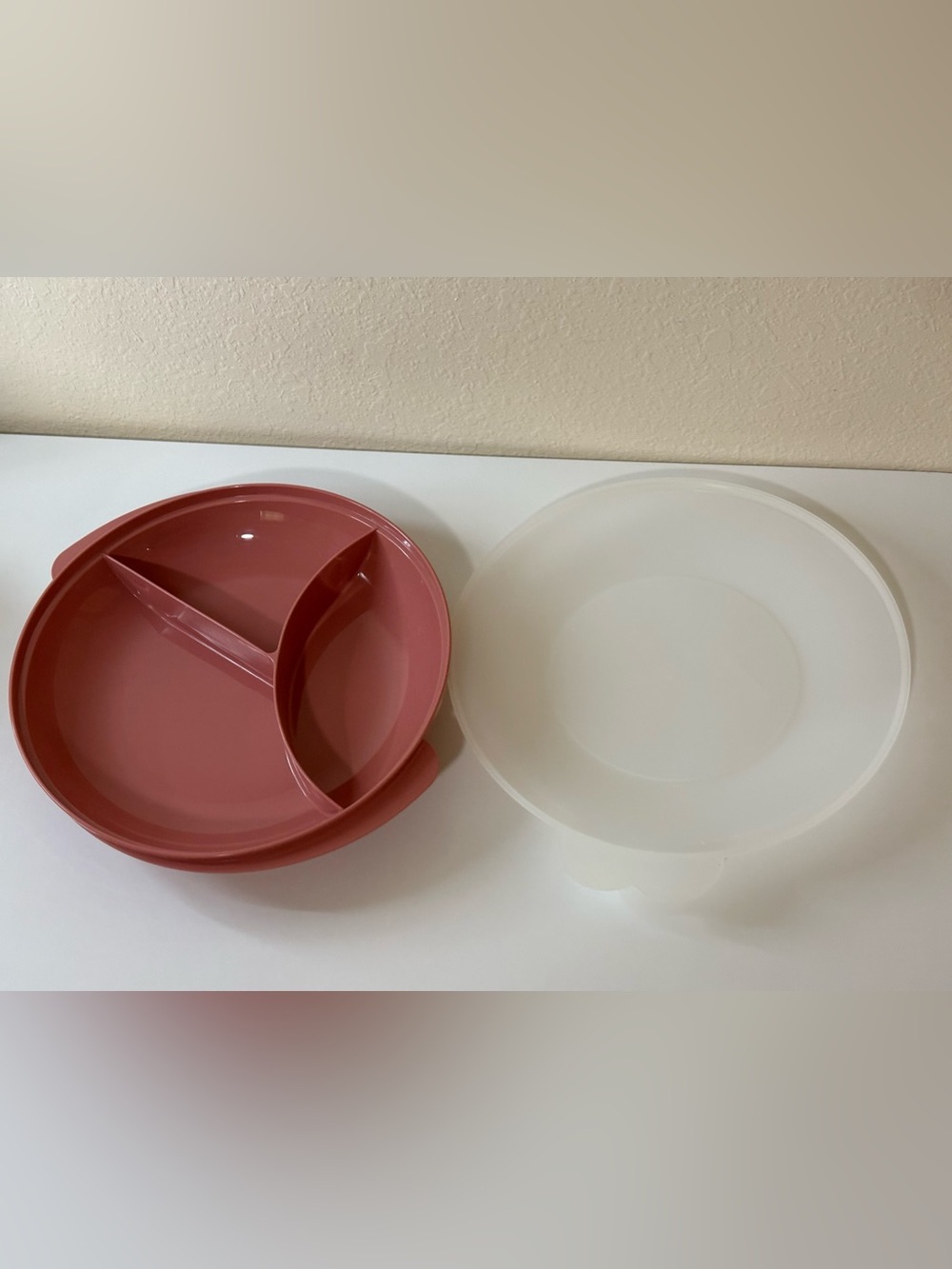 Vtg Tupperware Divided 3 SlotReheatable Plate W/White Lid suctionDusty Rose 8.5"